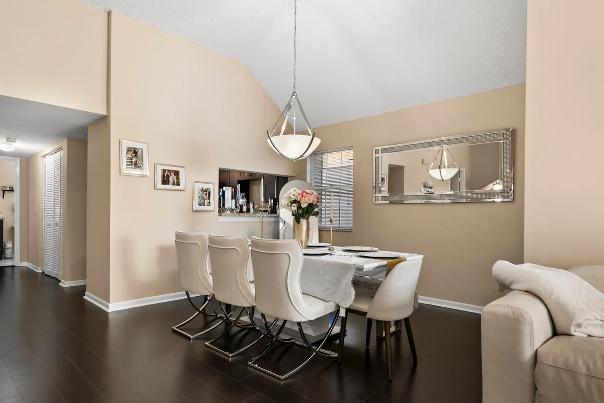 Unit 2031 photo 16