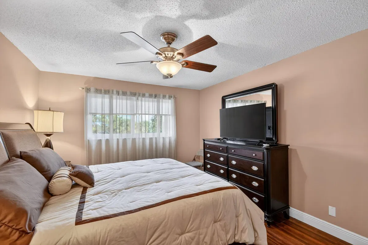  Unit 302 photo 25