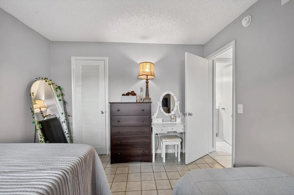 Unit 106 photo 25
