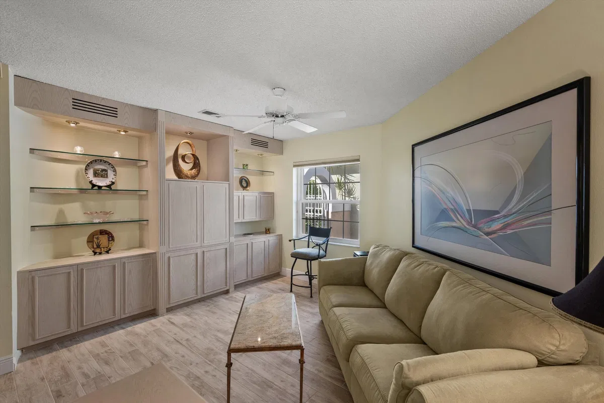 Residence photo 16