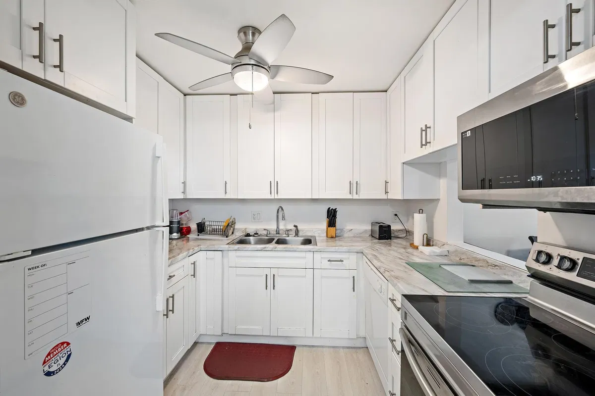Unit 207 photo 7