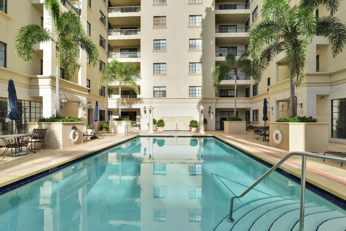 233 S Federal Boca Unit 421 photo 25