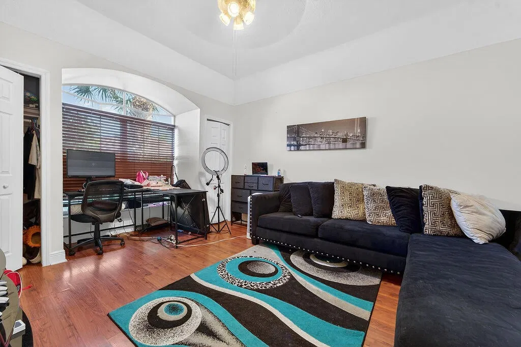Residence photo 10
