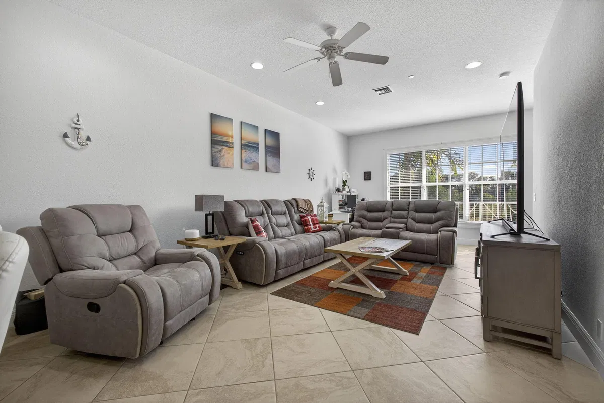 Residence photo 16
