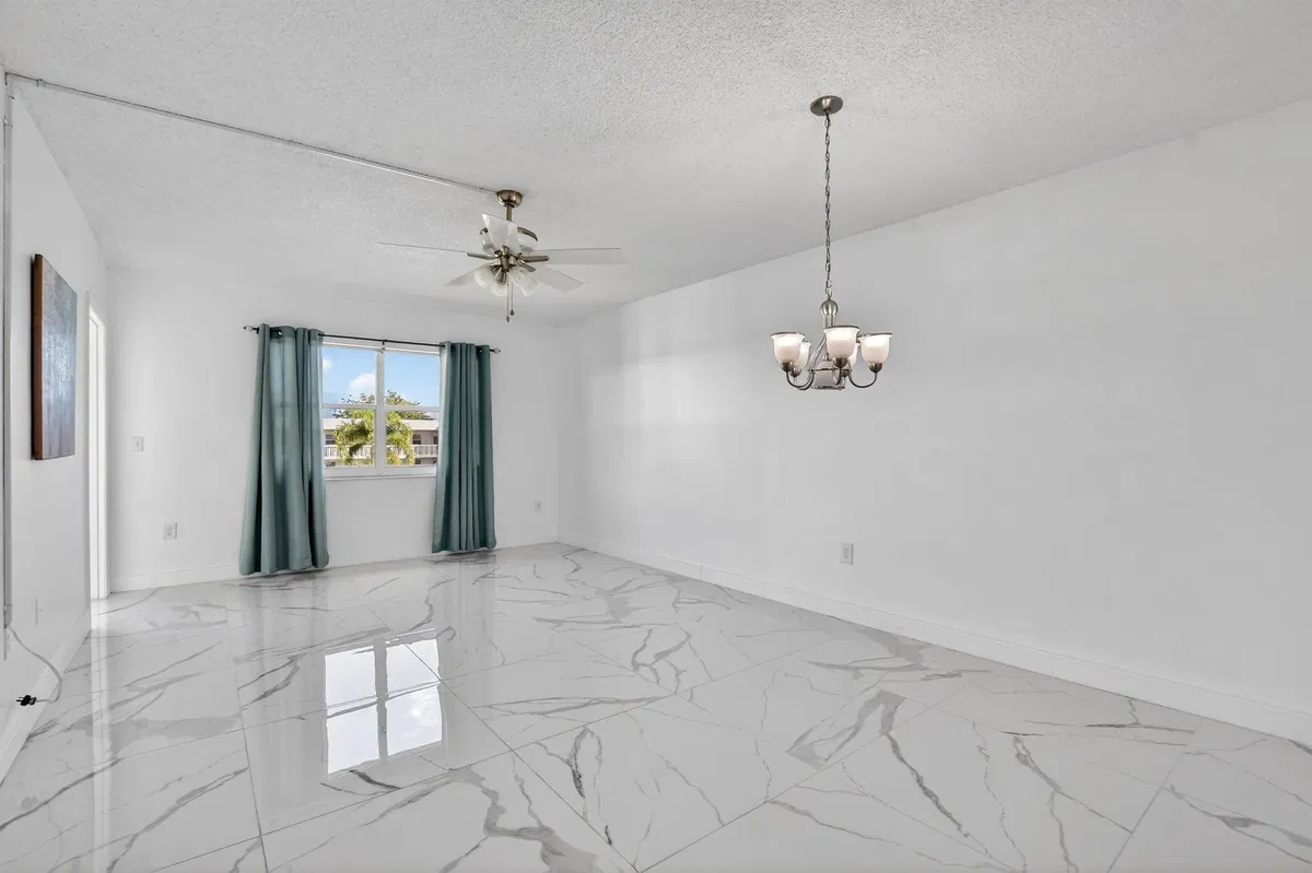 Unit 1433 photo 10
