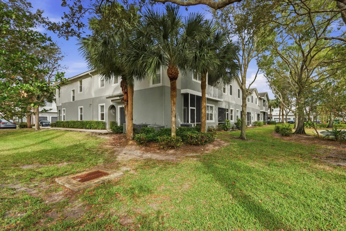 Residence photo 22