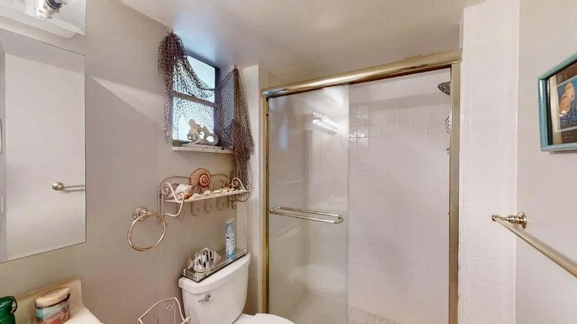 Unit 209 photo 16