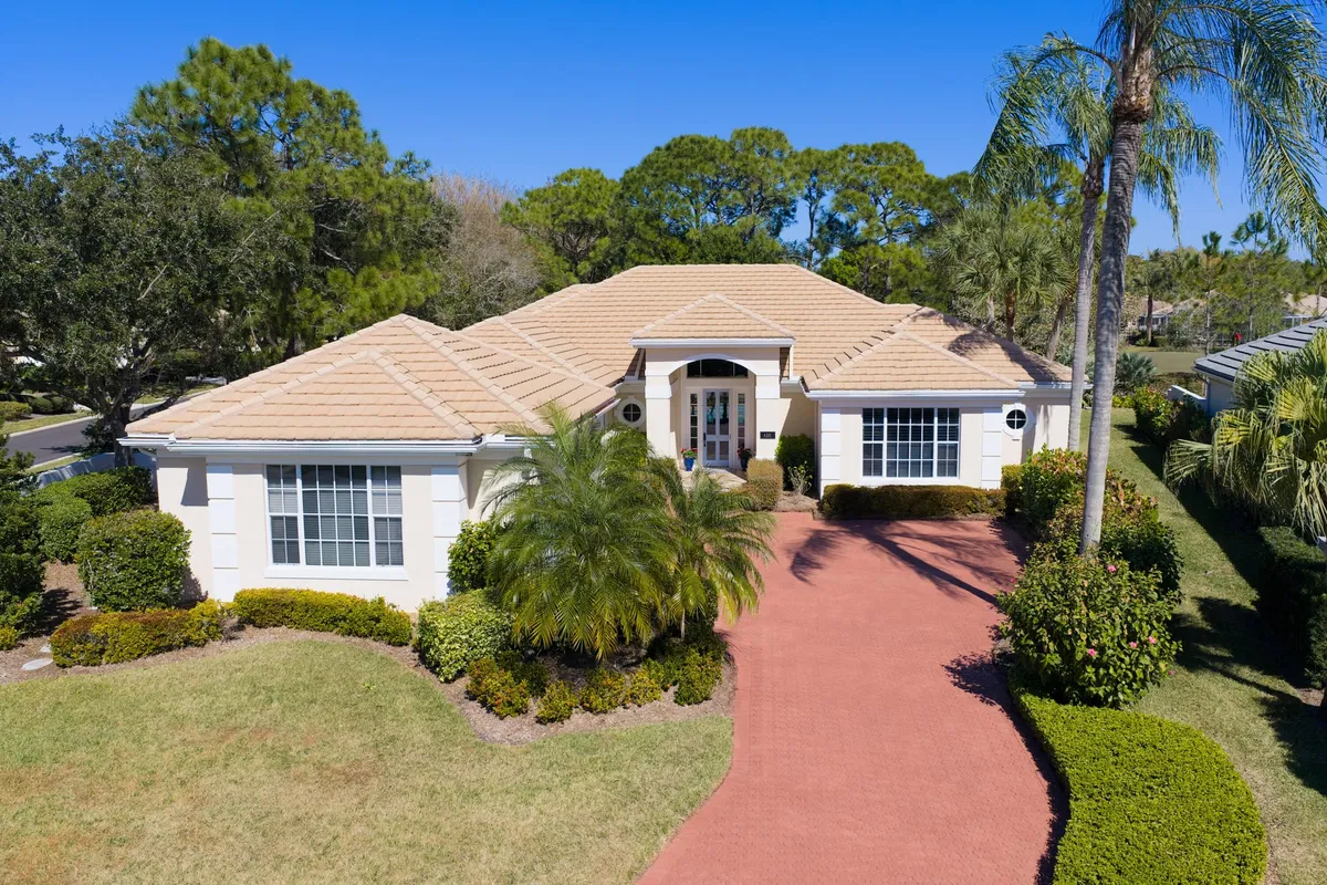 Willoughby Golf Club Residence