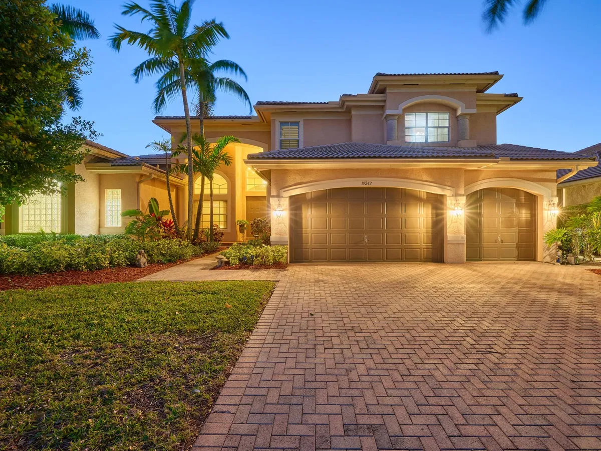 Saturnia Boca Raton Residence