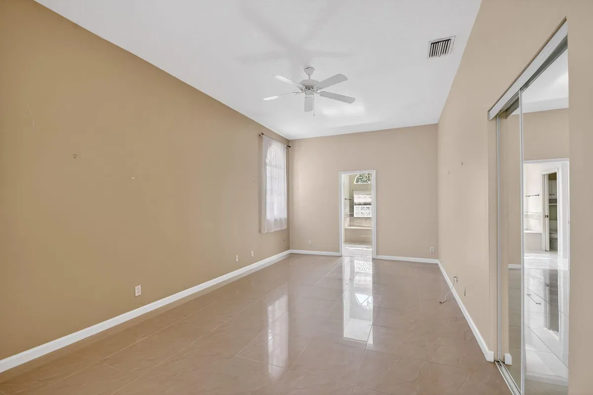 Residence photo 16