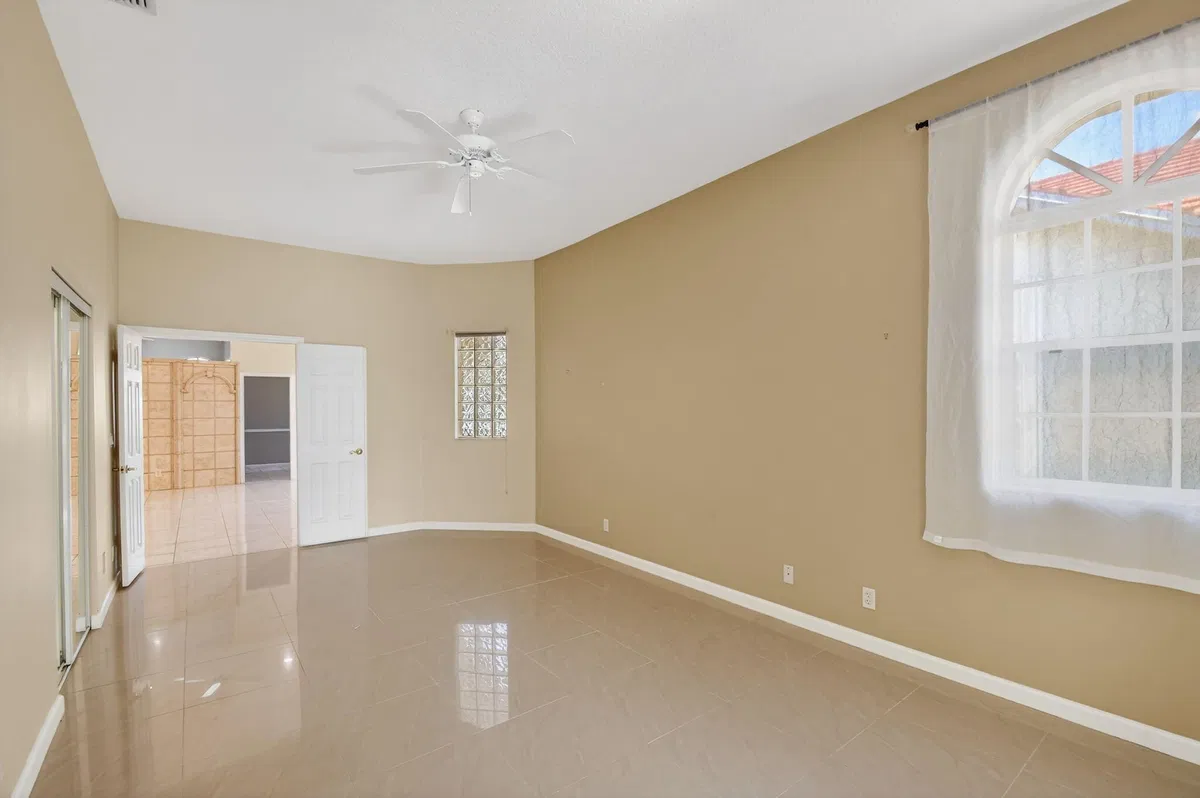Residence photo 19