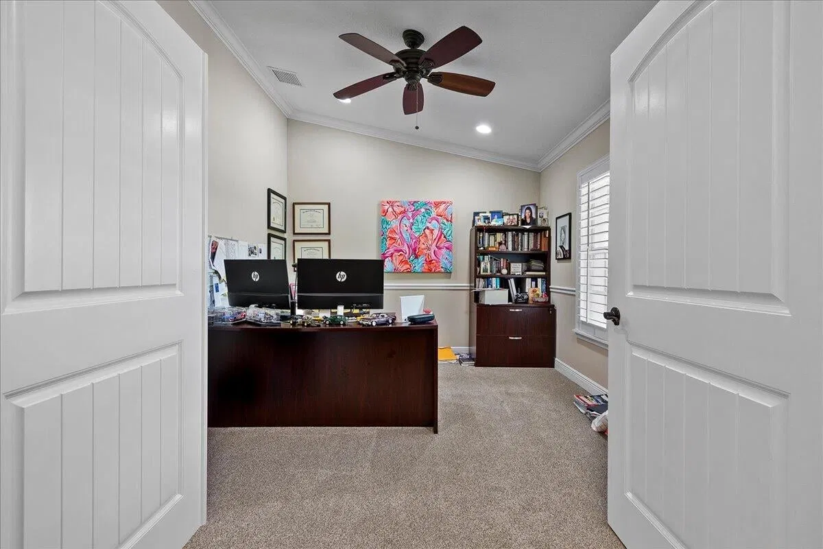 Residence photo 16