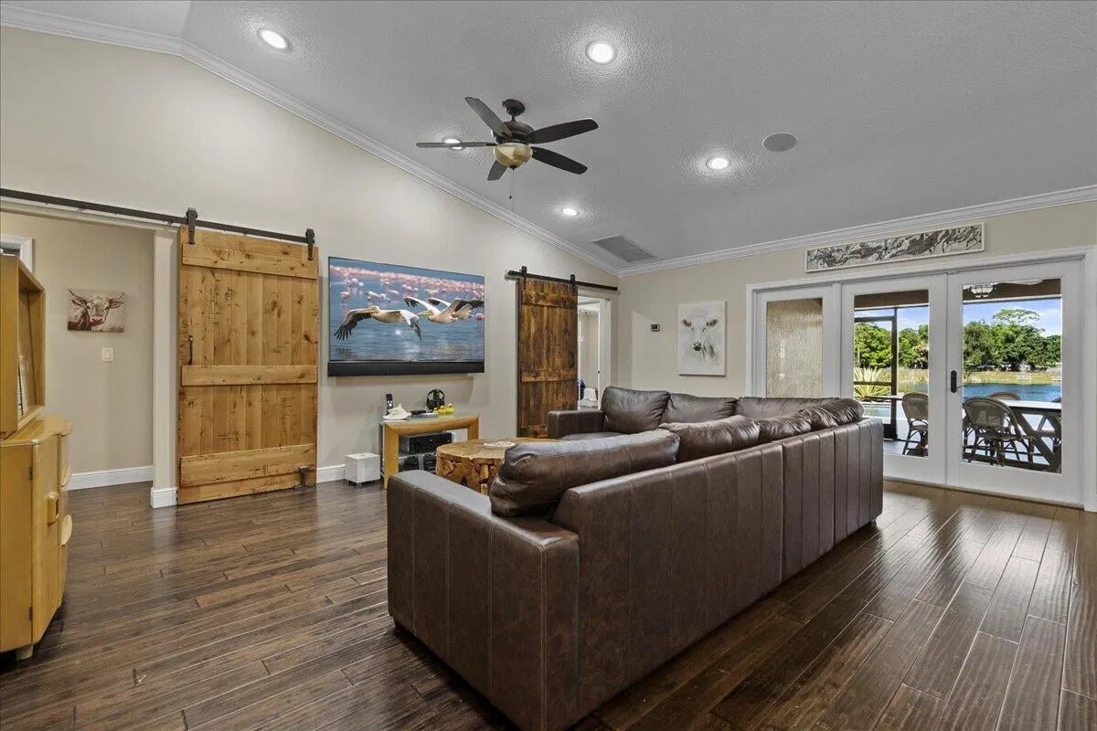 Residence photo 19