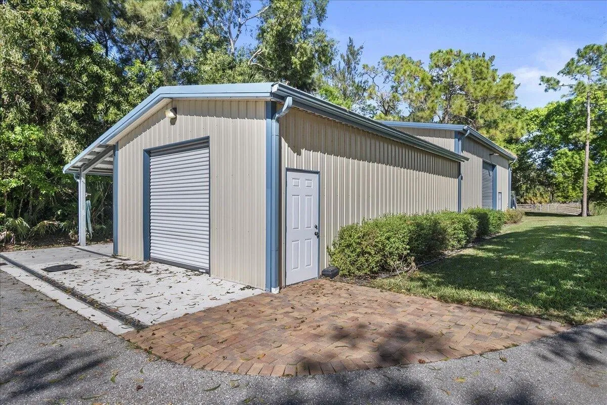 Residence photo 76