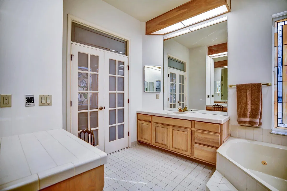 Residence photo 19