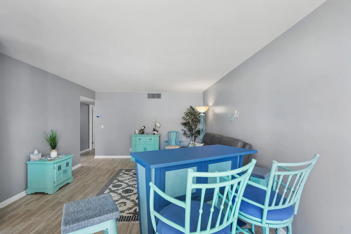 Unit 130 photo 7