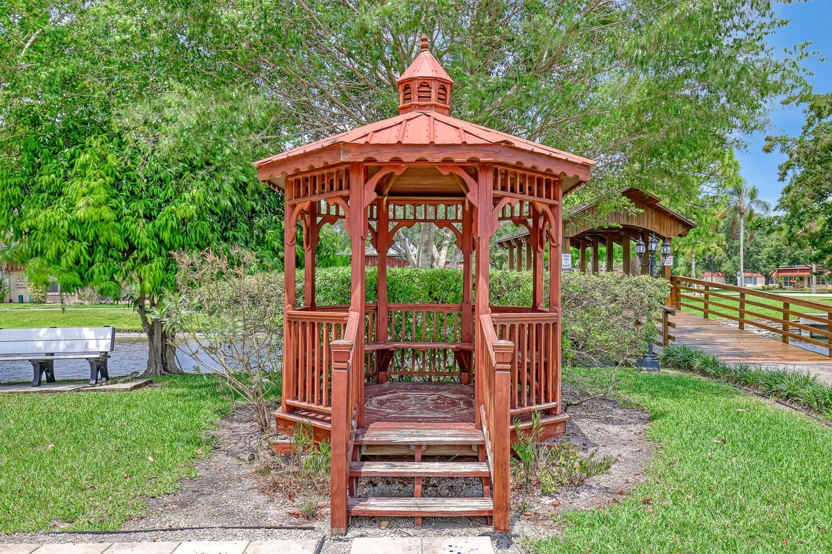  Residence photo 49