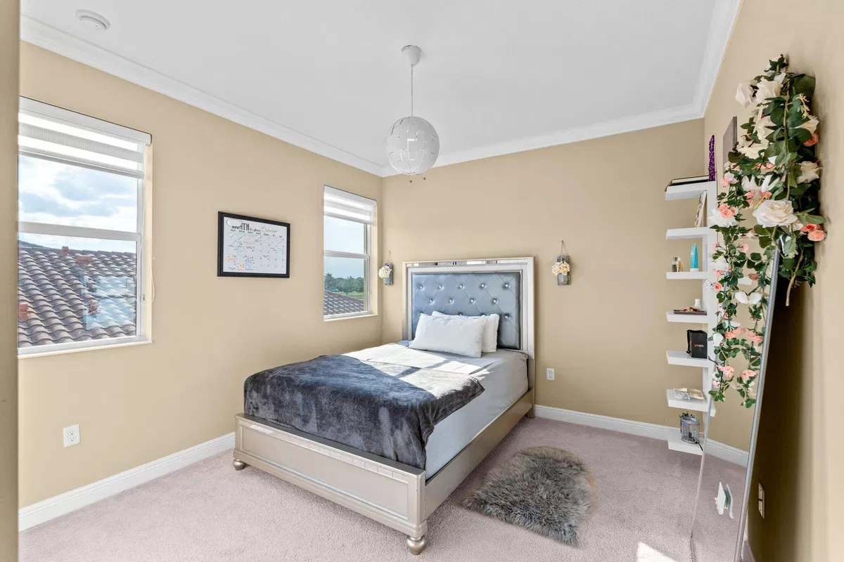 Residence photo 31