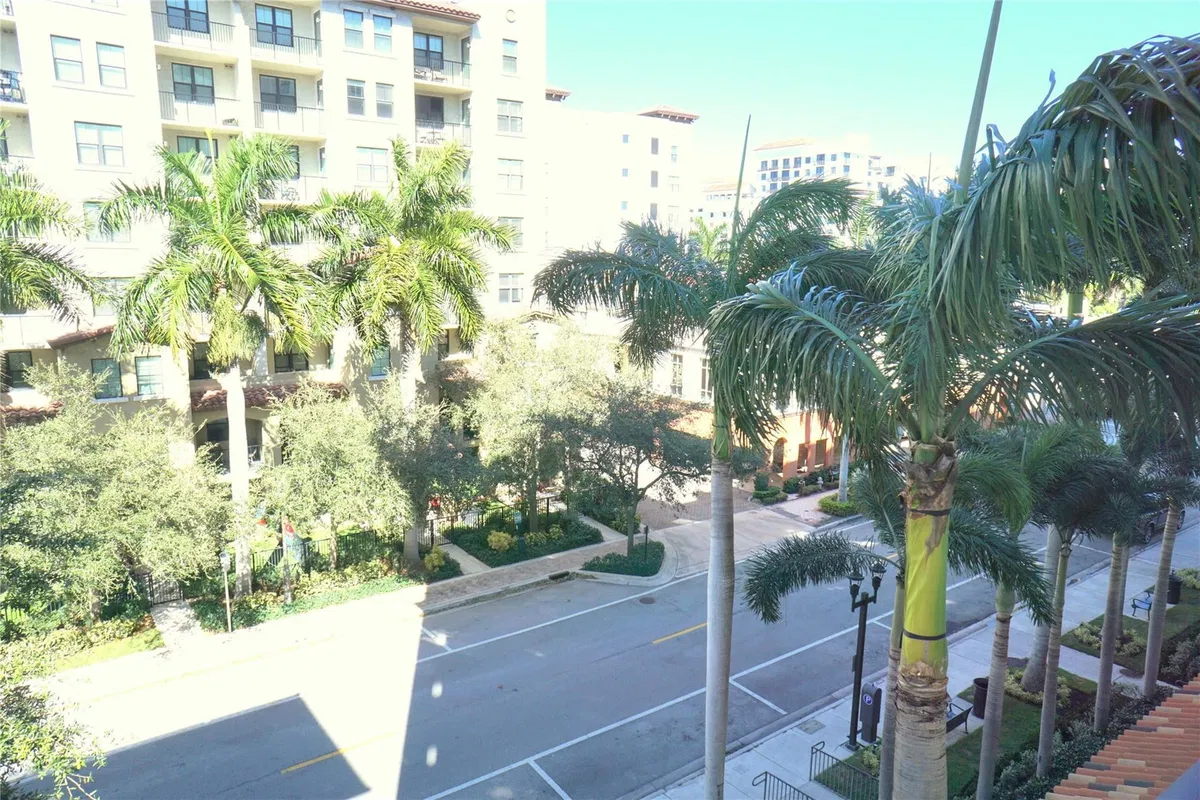 233 S Federal Boca Unit 401 photo 16