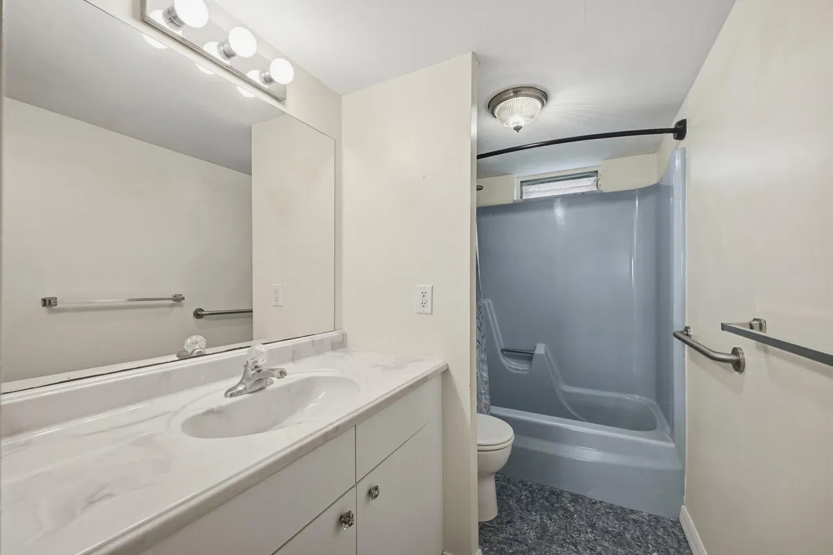 Unit 4090 photo 4