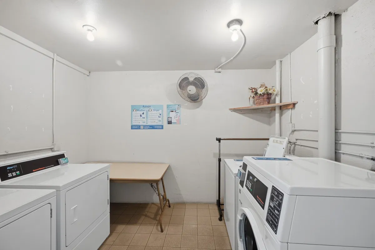 Unit 4090 photo 22