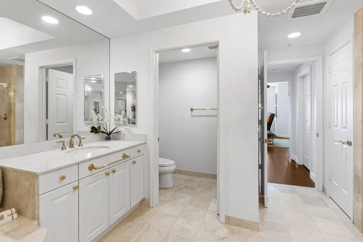 Unit 202 photo 16