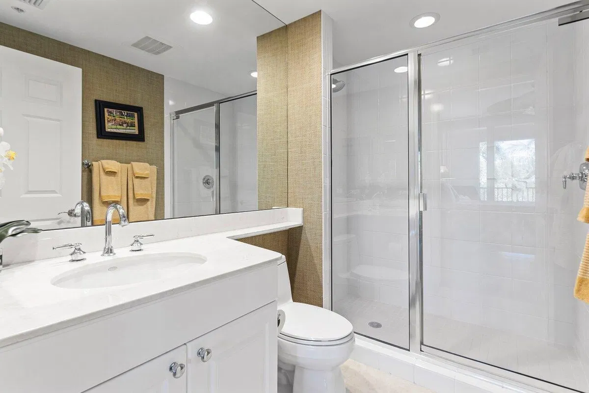 Unit 202 photo 19