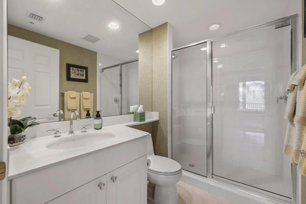 Unit 202 photo 28
