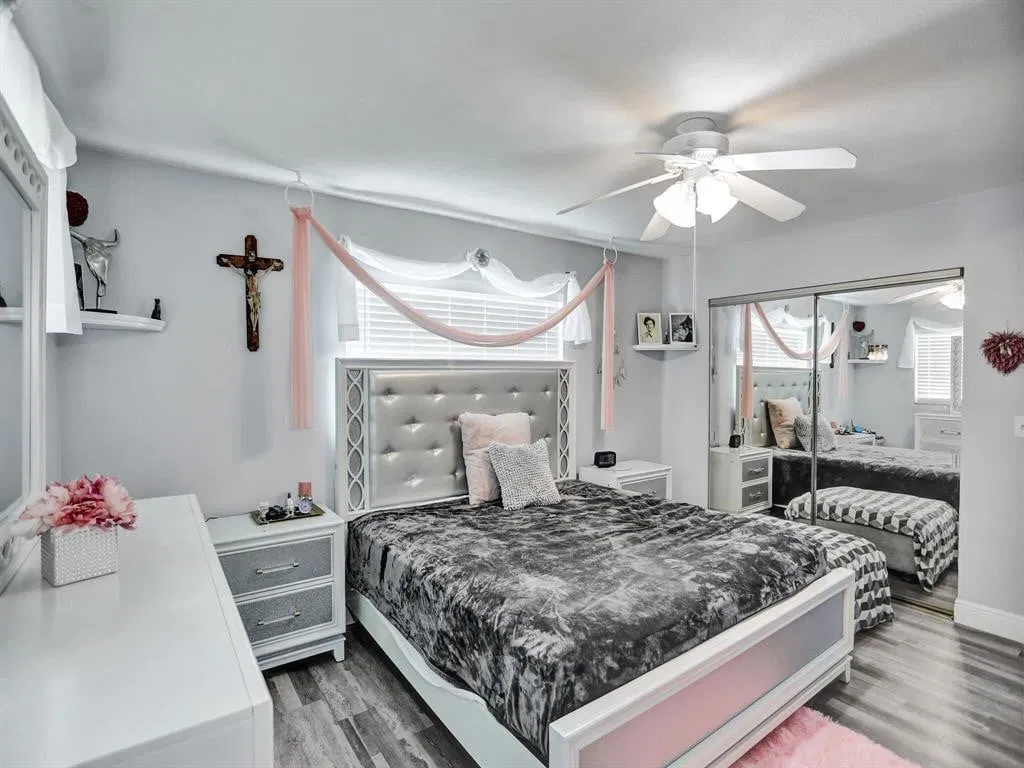 Unit 138 photo 16