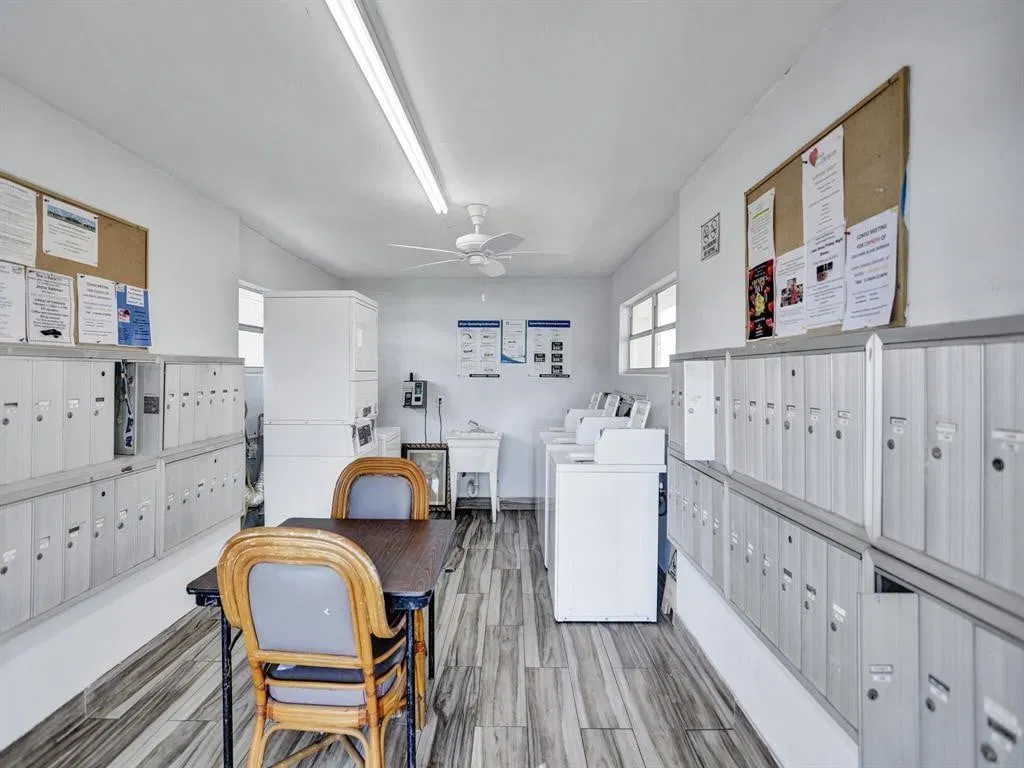 Unit 138 photo 37