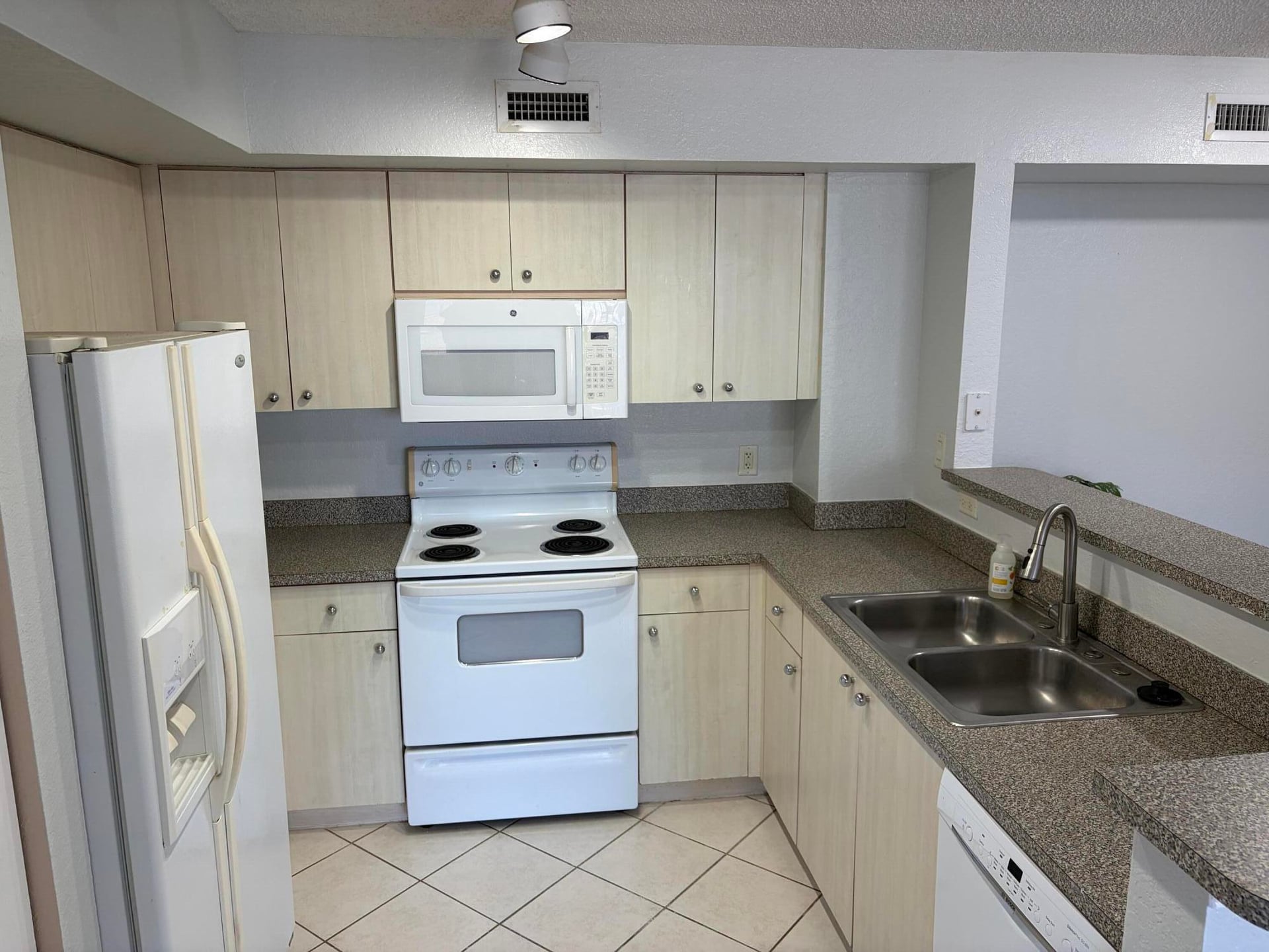 Flagler Pointe Unit 830 photo 4