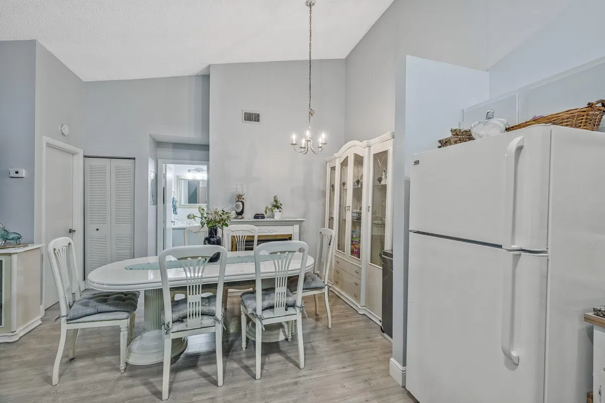 Unit H photo 7