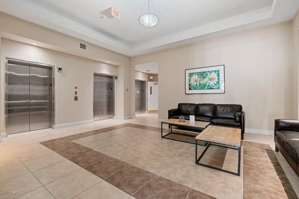 610 Clematis Unit 338 photo 19