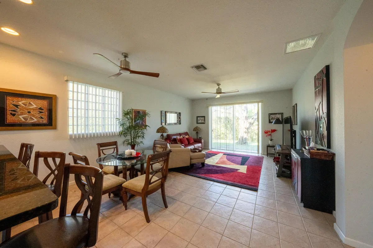 Residence photo 4