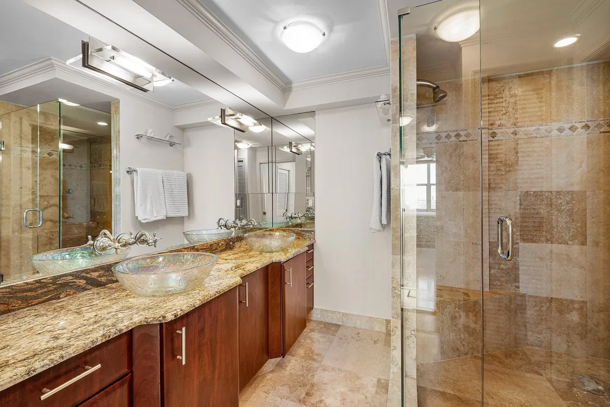 Unit 1008 photo 34