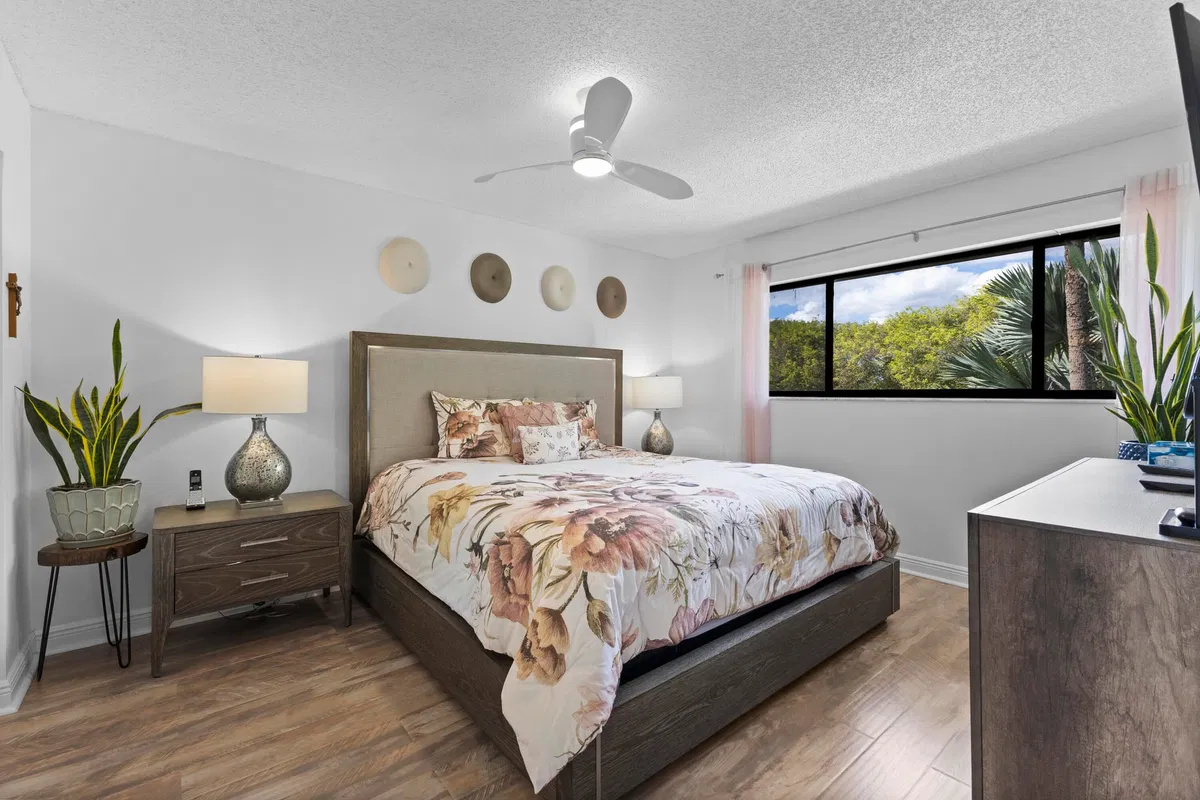 Unit 203 photo 13