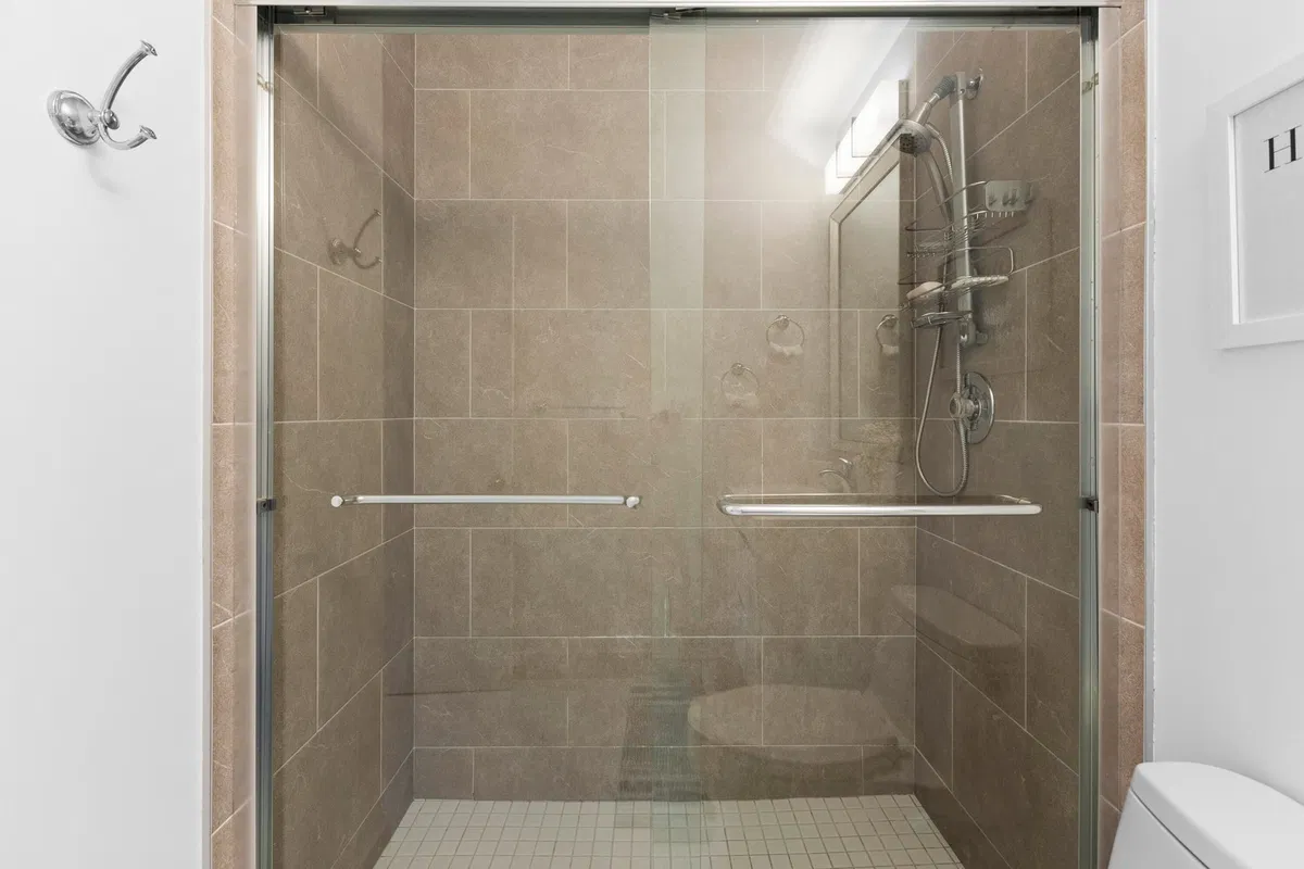 Unit 203 photo 19