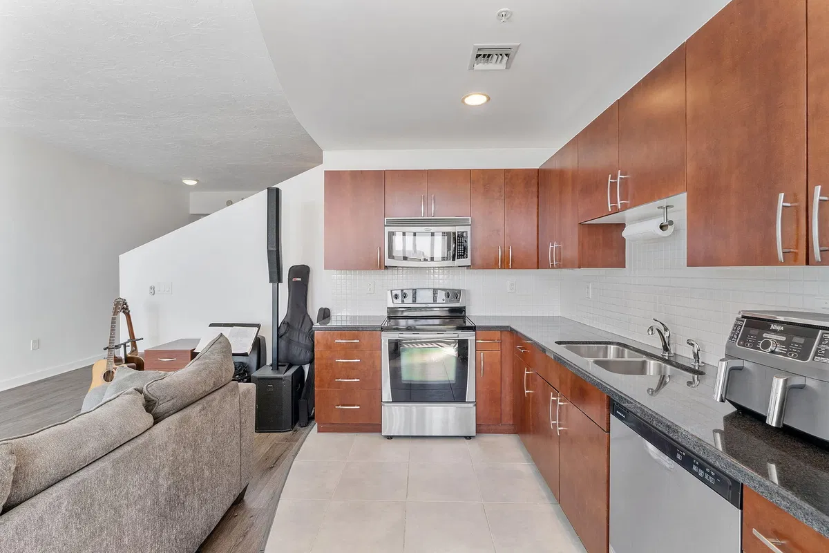 The Edge Unit 916 photo 7