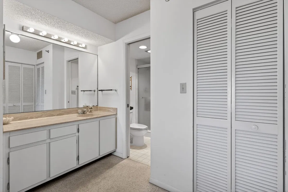 Unit 204 photo 13