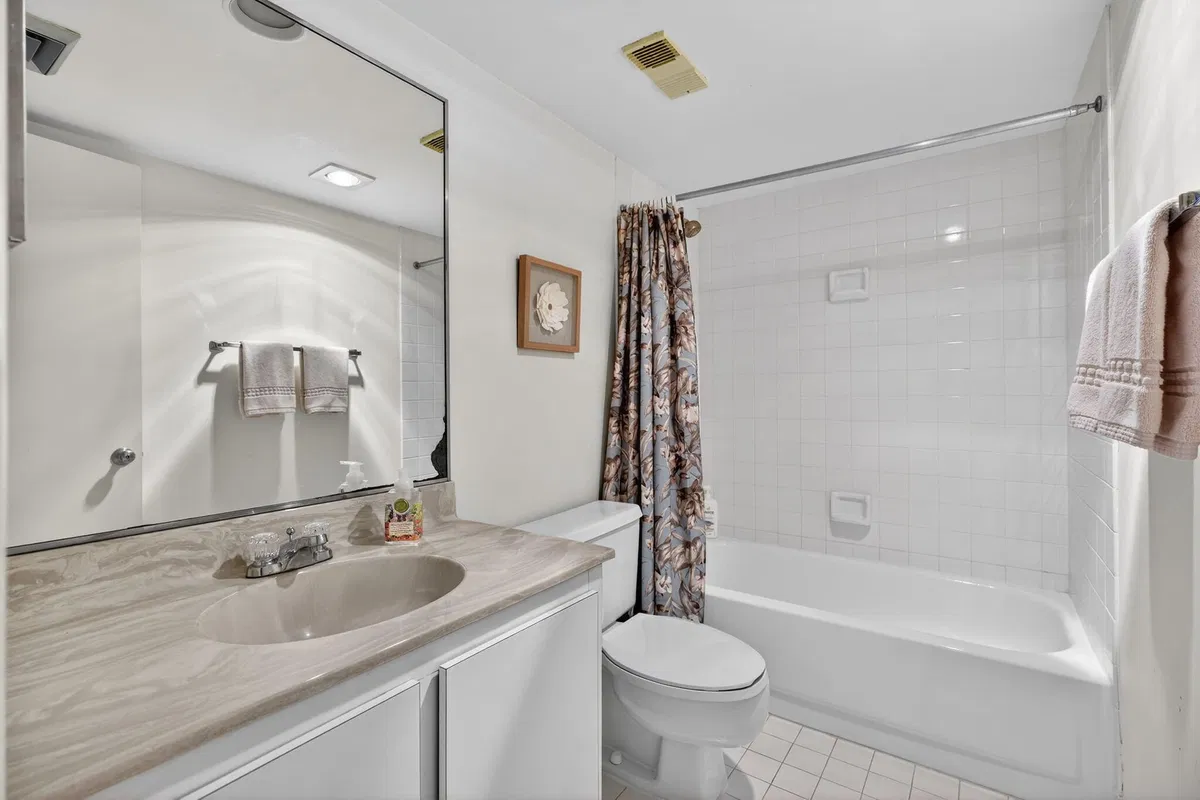 Unit 204 photo 16