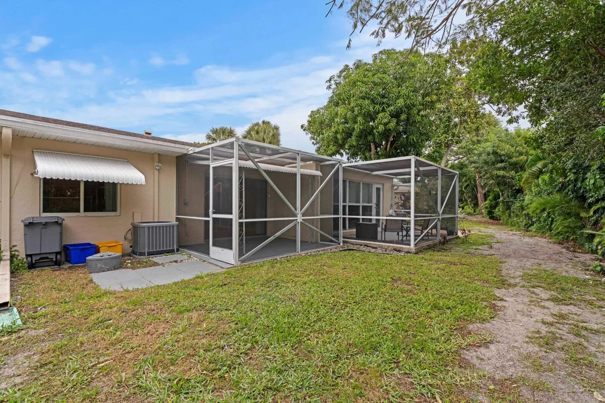Unit 86 photo 16