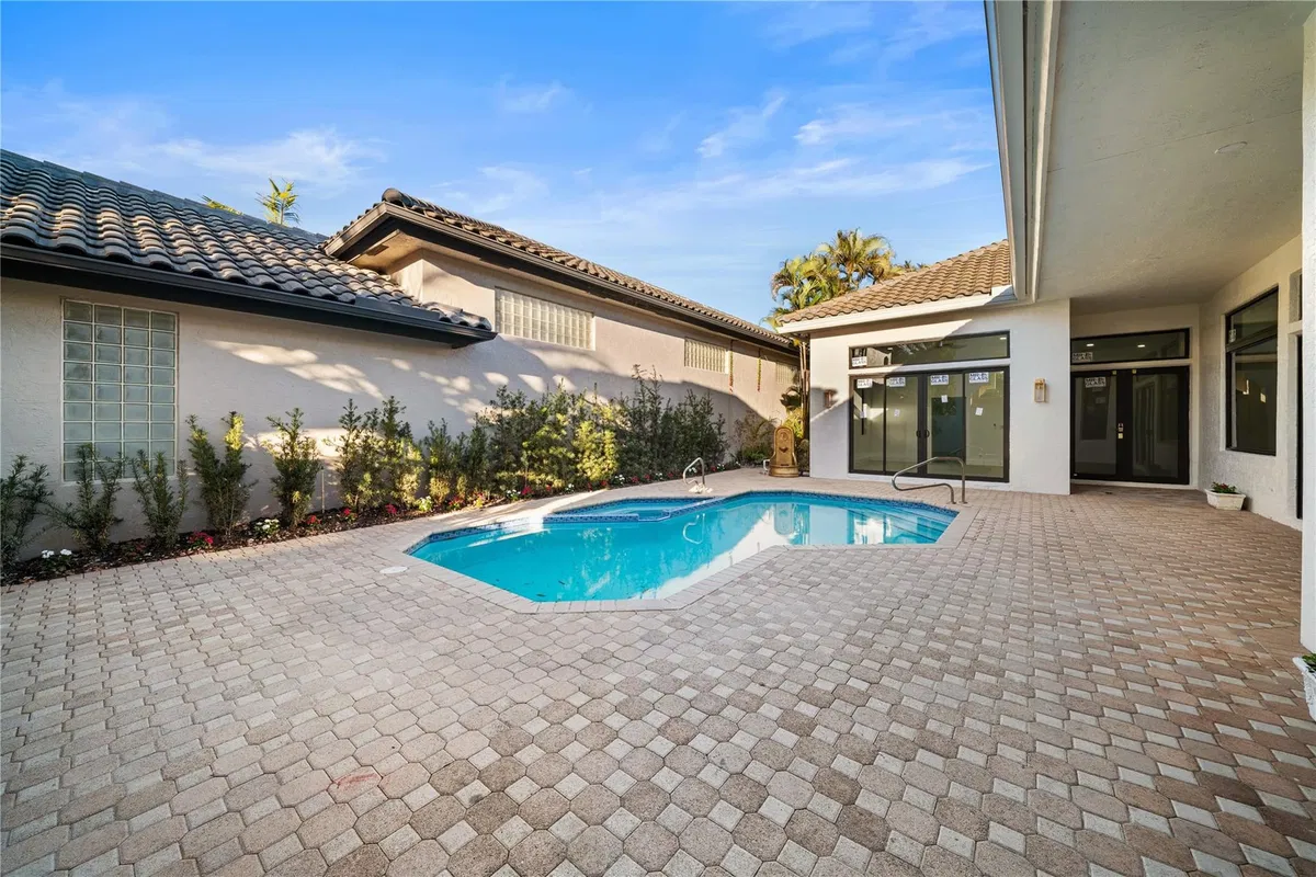  Residence photo 19