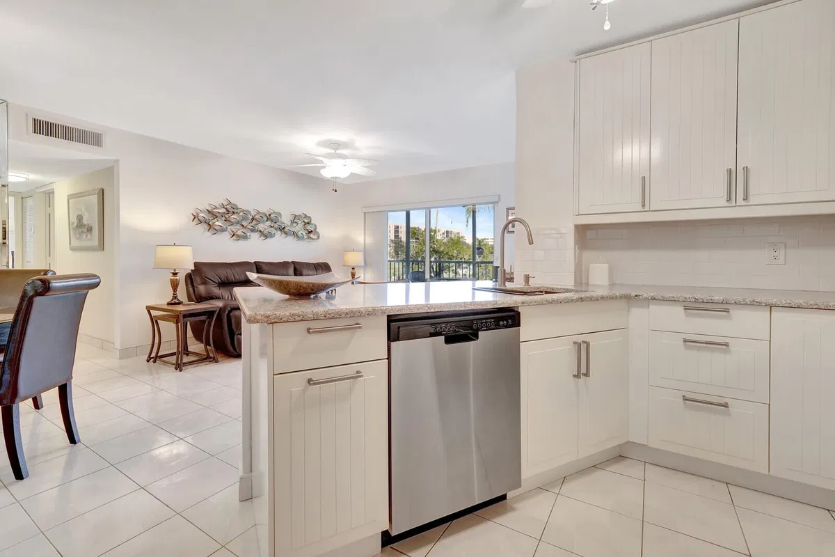 Unit 202 photo 10