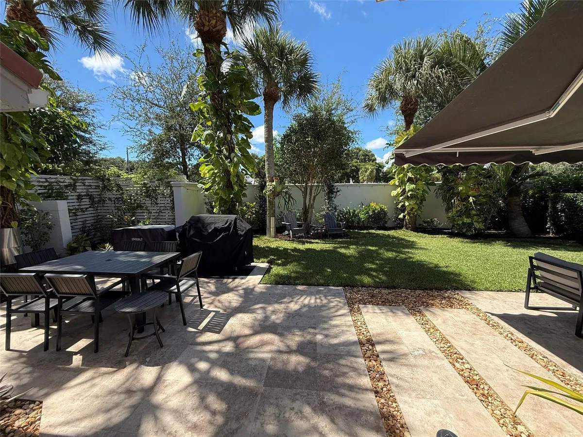  Residence photo 25