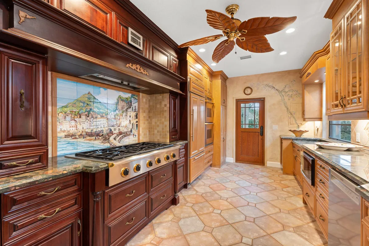 Residence photo 16