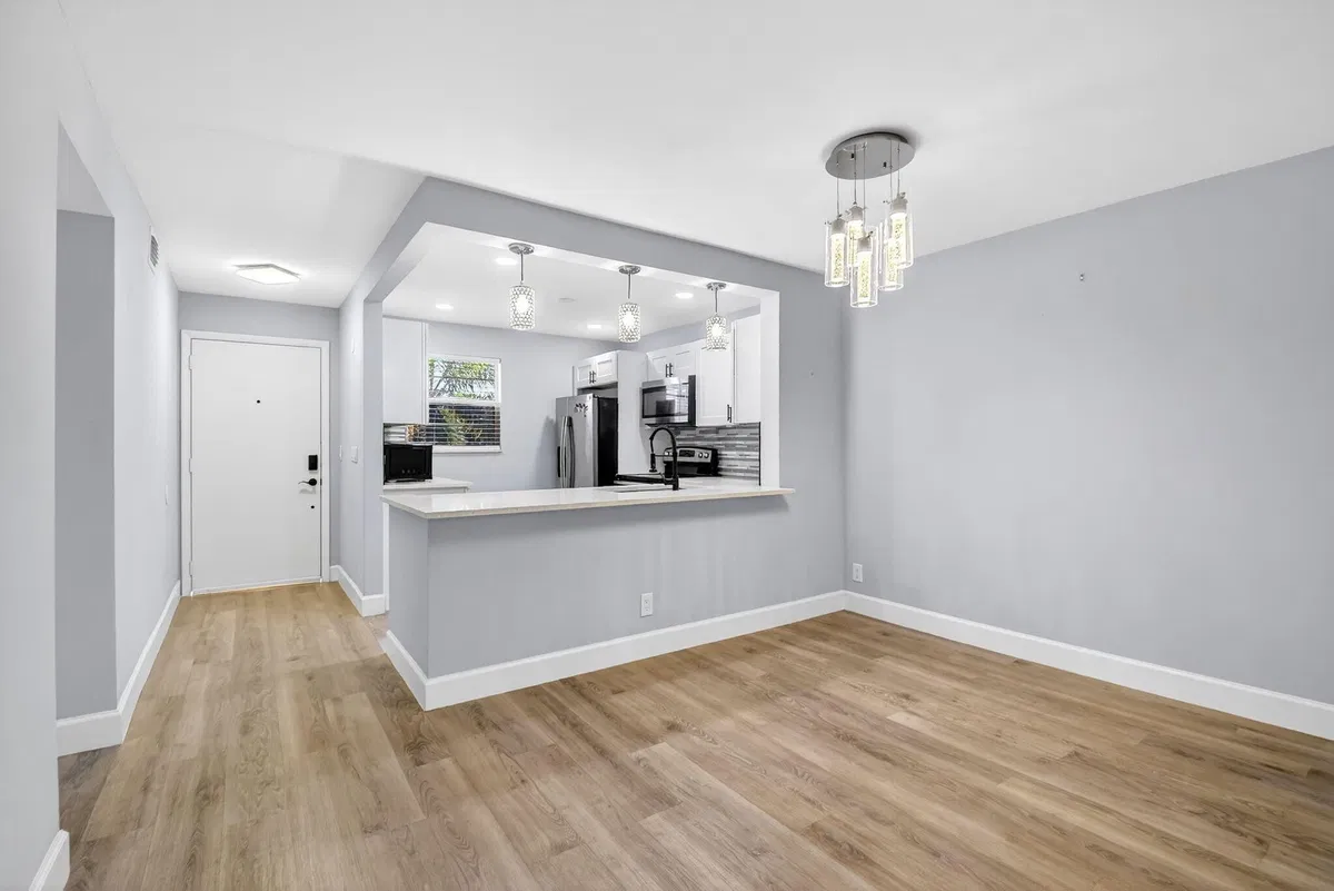 Unit 204 photo 4