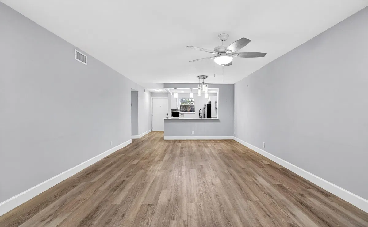 Unit 204 photo 7