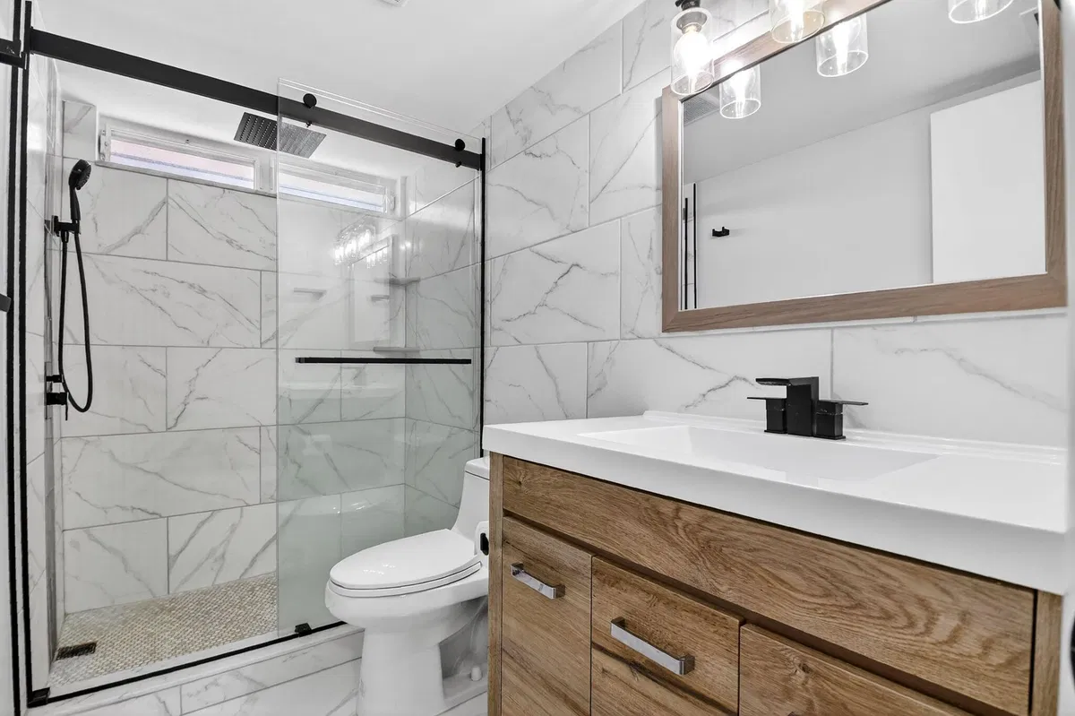Unit 204 photo 16