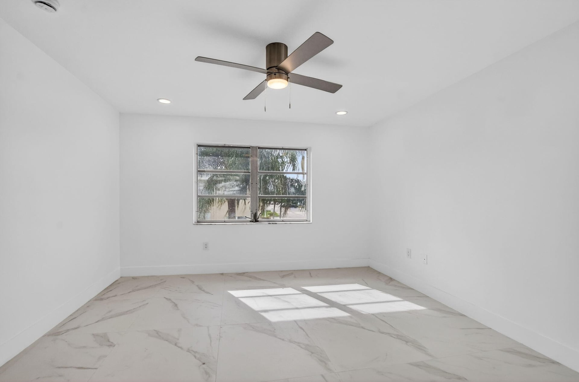  Unit 425 photo 19