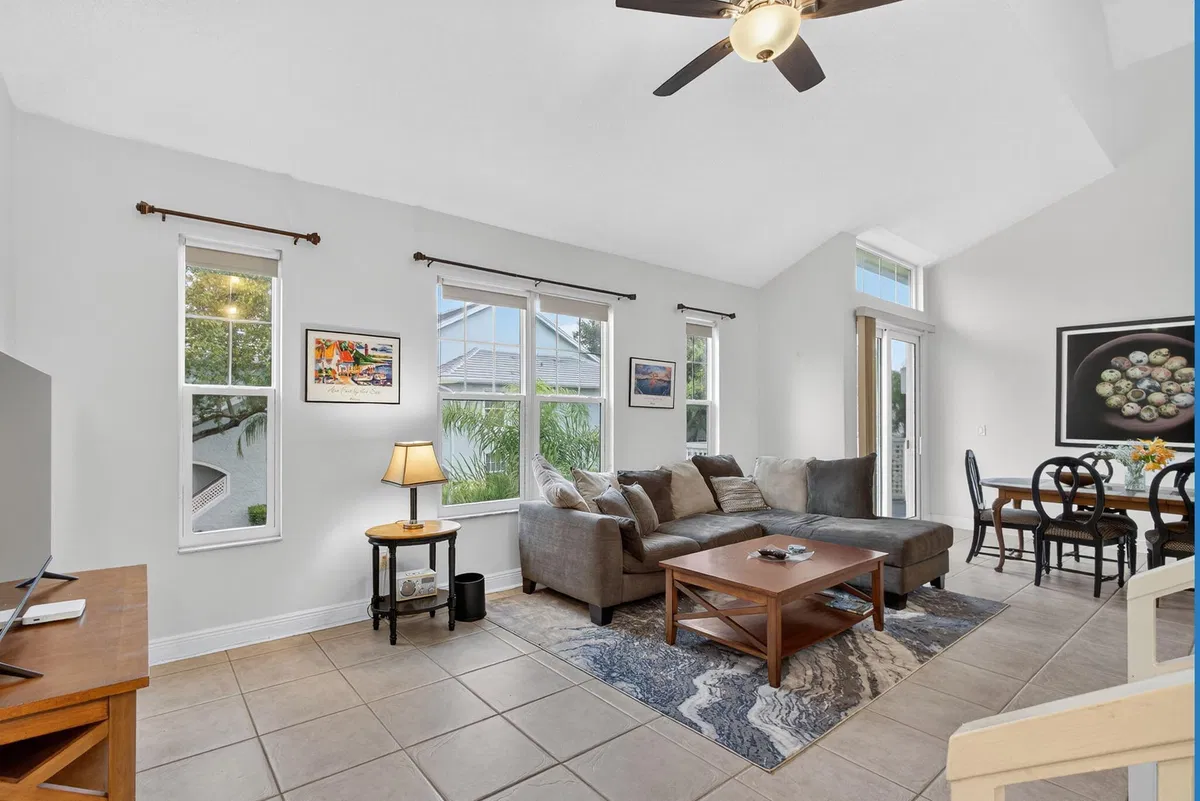 Unit 1609 photo 7